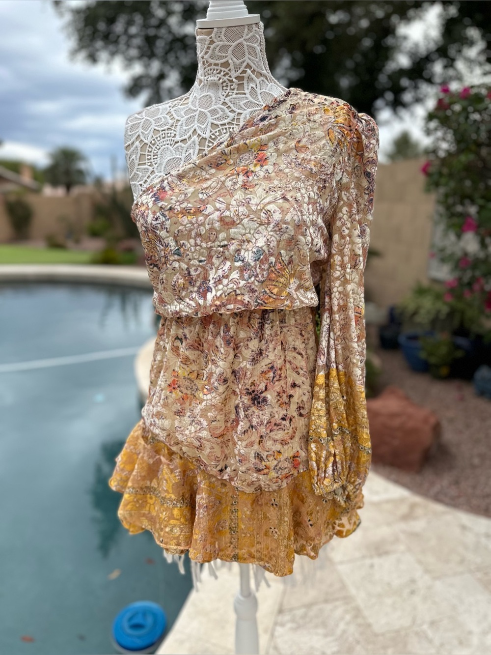Hemant and Nandita yellow dress with flaw